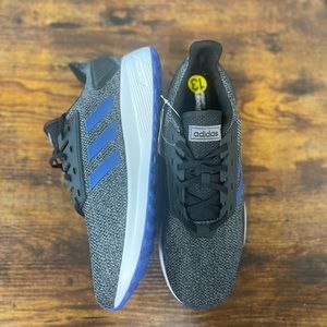 Walking/running shoes